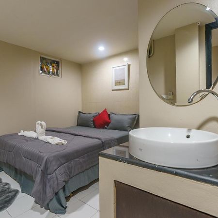 Cheqinn Bed Sukhumvit 4 Nana Plaza Банкок Екстериор снимка