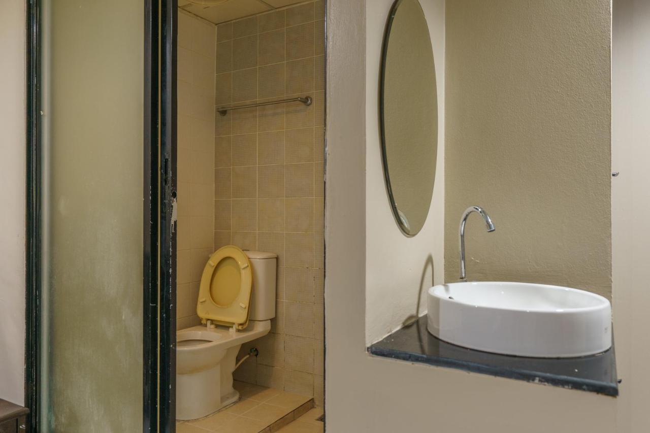 Cheqinn Bed Sukhumvit 4 Nana Plaza Банкок Екстериор снимка