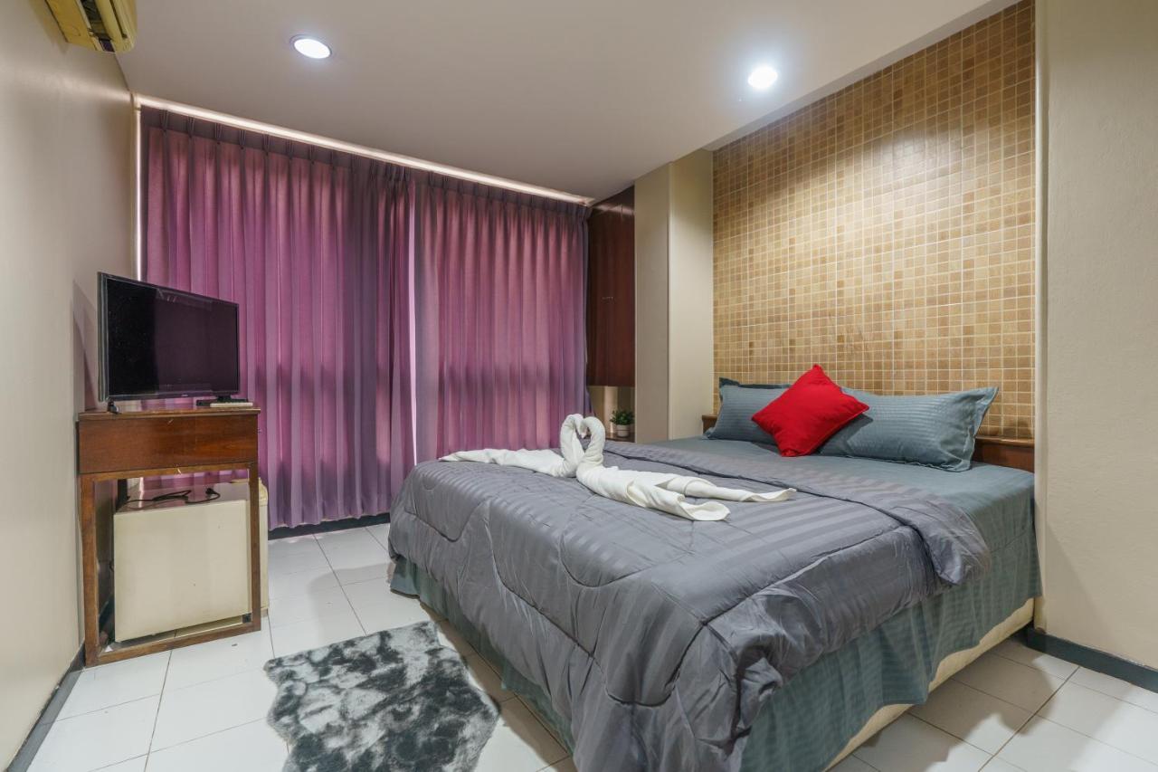 Cheqinn Bed Sukhumvit 4 Nana Plaza Банкок Екстериор снимка